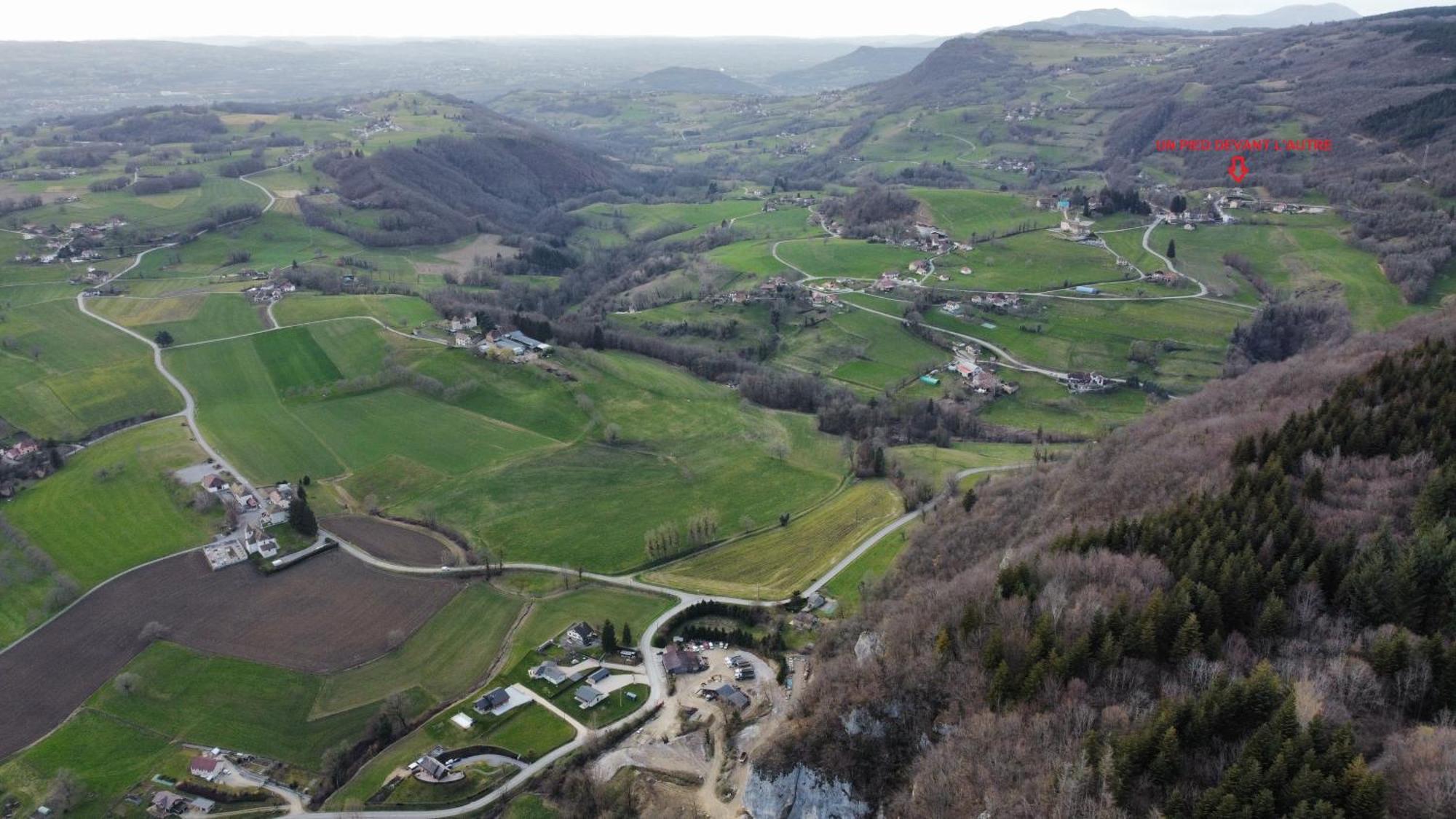 Un Pied Devant L'Autre Sainte-Marie-D'Alvey Luaran gambar